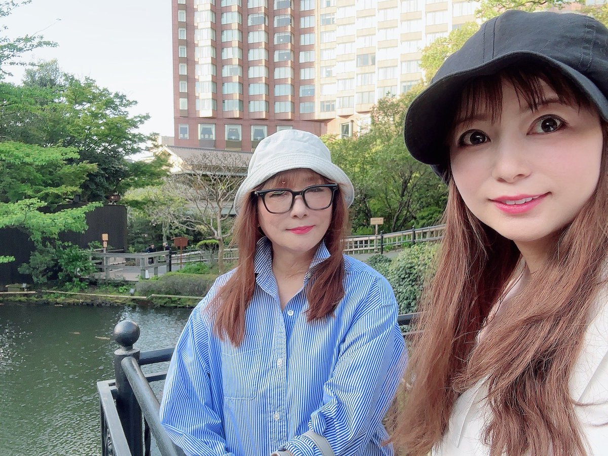 shoko55mmts's tweet photo. 子供の頃からご褒美でよく家族で来ている椿山荘ホテル
お部屋が王宮みたいでかわいい
桂子さんと、わたしの誕生日前祝いな贅沢な時間でした！ここがすきすぎてYouTube撮ったこともあるよ https://t.co/ZwcY4QGyOt