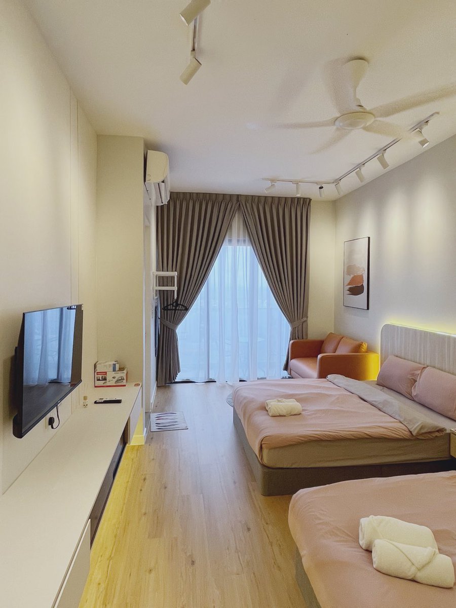 mrcurtainmy's tweet image. Elevate your home decor with the perfect curtains! Consider fabric, color, length, functionality, and maintenance when choosing. Let your curtains complement your style and serve a purpose. #HomeDecor #CurtainTips 🏡✨