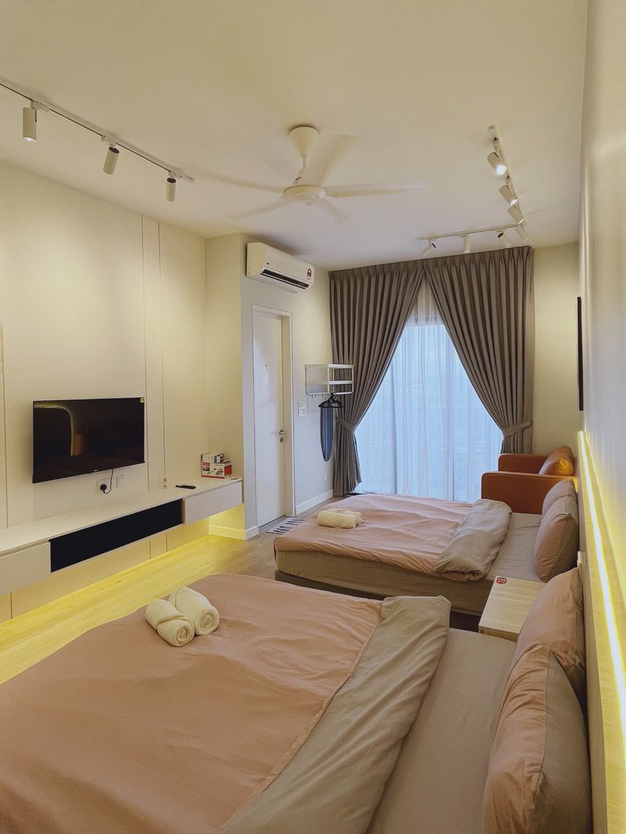 mrcurtainmy's tweet image. Elevate your home decor with the perfect curtains! Consider fabric, color, length, functionality, and maintenance when choosing. Let your curtains complement your style and serve a purpose. #HomeDecor #CurtainTips 🏡✨