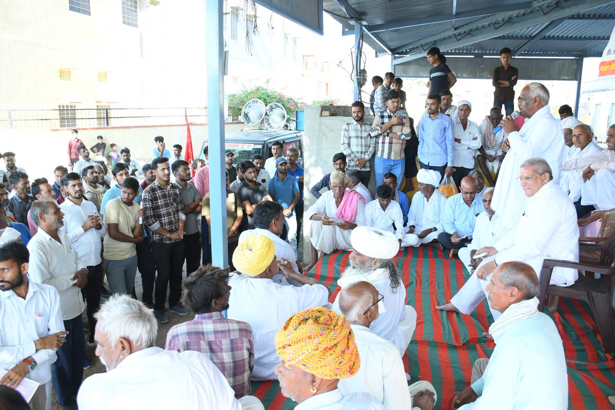 आज लोकसभा क्षेत्र सीकर के अंतर्गत टोडी भेरूजी और पलासरा में सीकर विधायक श्री राजेंद्र पारीक जी के साथ जनसंपर्क कर "इंडिया गठबंधन" को वोट करने की अपील की। सभी सम्मानित जनों ने एकमत में समर्थन देने का आश्वासन दिया।
#INDIAAlliance #Amraram #loksabhasikar