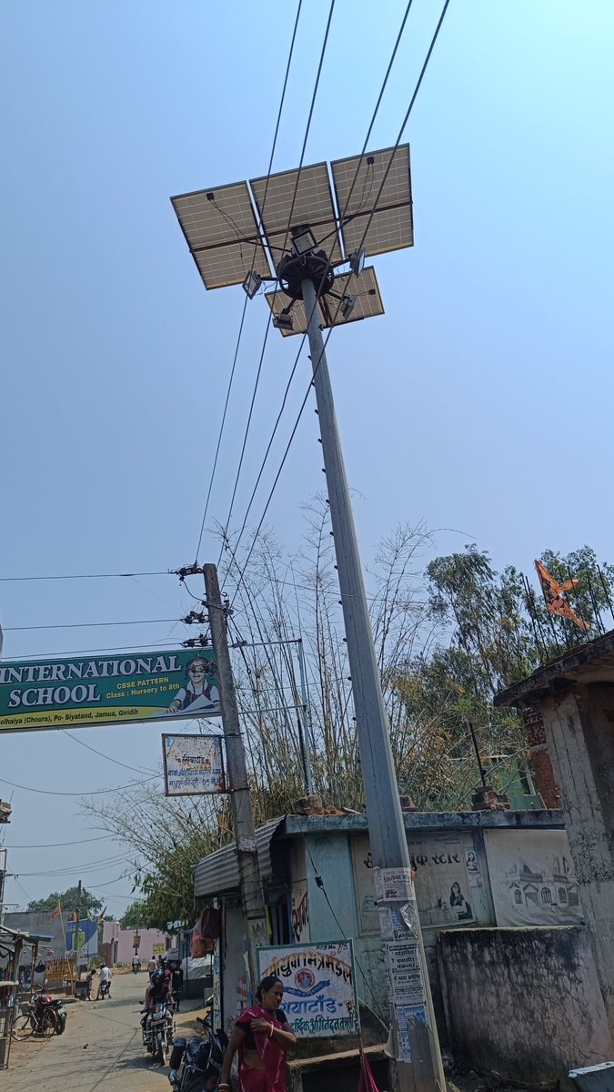 shiv_kr_nandan's tweet photo. जमुआ प्रखंड के सियाटांड चौक पर विधायक मत से लगे सोलर स्ट्रीट लाइट वर्षों से बंद पड़ा है जिसके कारण दुकानदारों एवं राहगीरों को परेशानी होती है ।
@GiridihDc महोदय मामला को संज्ञान में लें 
@BannaGupta76
@Badal_Patralekh https://t.co/gXu9YtVdLR