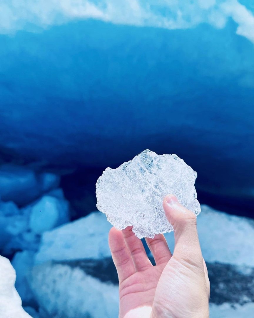 Blueclue511's tweet photo. My favorite part was his search for the glaciers. 
Sometimes, it feels like he's missing that one stroke of luck.
Had he not persisted, those August glaciers would be absent from his world and absent from ours. 
#zhangzhehan 
#张哲瀚
#张哲瀚八月
#纪录片八月
#ZhangZhehanAugust https://t.co/WUF8pQ3t4C