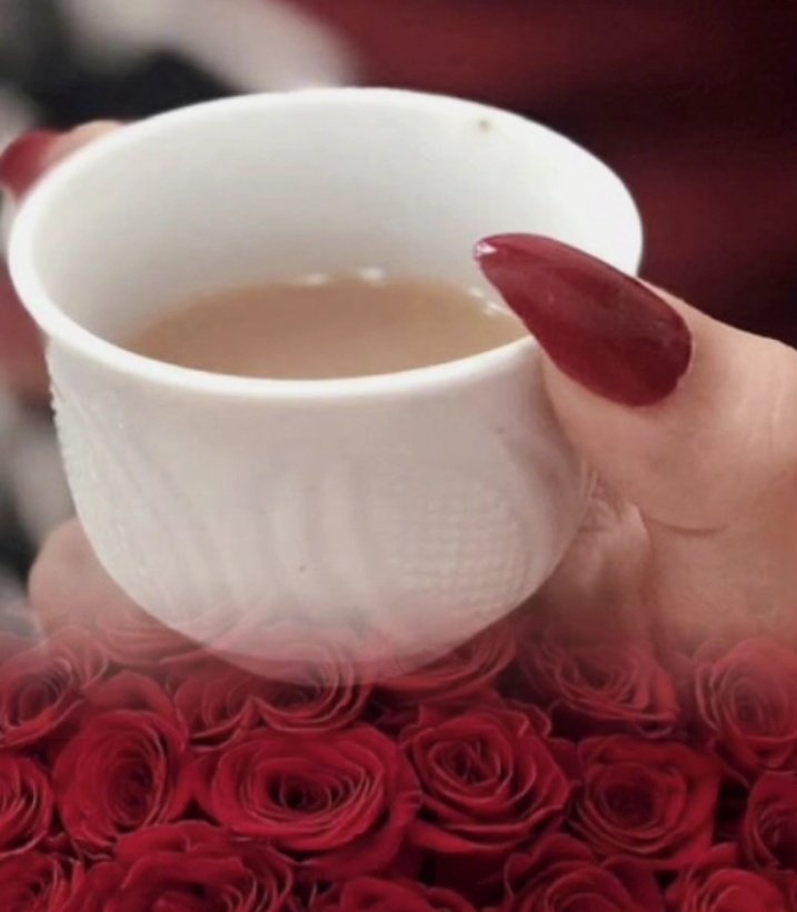 . 
ضحكتك تخلق بقلبي ألف نبضة
ضحكتك والعافية يتشابهون ❤️

#صباح_الخير_والسعاده_للجميع