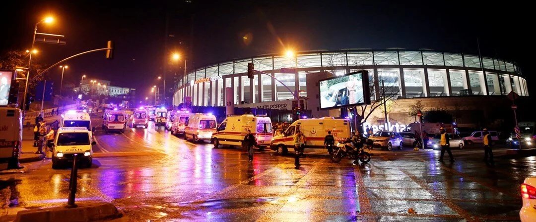 2016'da Vodafone Park'taki Beşiktaş-Bursaspor maçının ardından gerçekleştirilen ve 40'ı emniyet mensubu 47 kişinin şehit edildiği, 243 kişinin de yaralandığı terör saldırısının sanığı Aydın Ekici 'Silahlı terör örgütüne üye olmak' suçundan 12 yıl hapis cezası aldı.