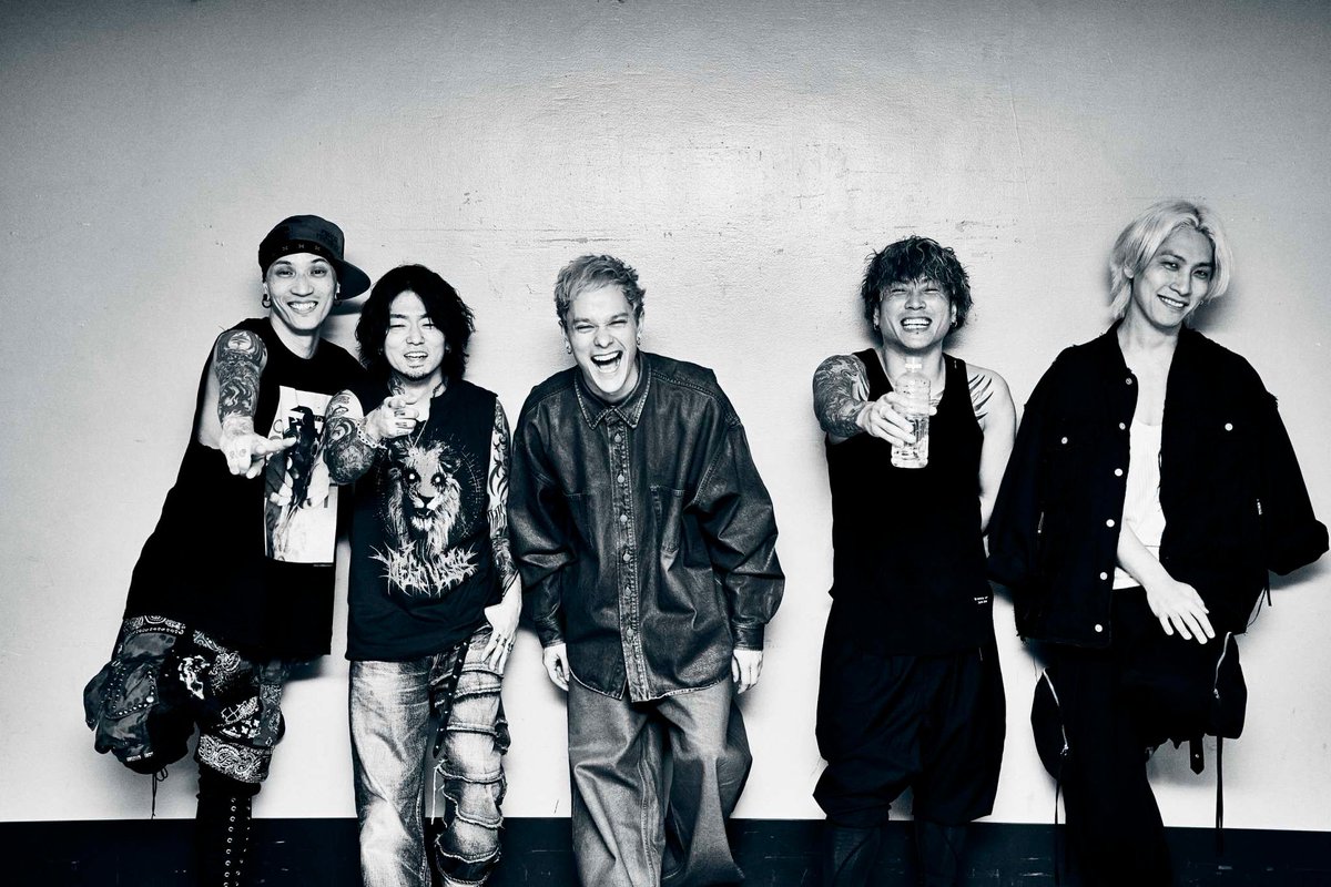 Masato_coldrain's tweet photo. Happy 17th🍾 #coldrain https://t.co/7mrYlwuhid