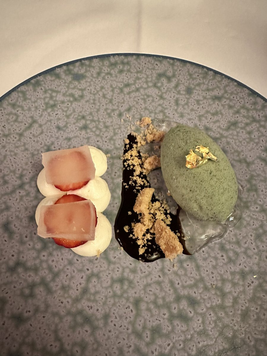 shoko55mmts's tweet photo. 椿山荘ホテルのイタリアン
前菜から芸術のように美しくて美味しい！素晴らしいです
想像を超えたびっくりの美味しさに出会えることが人生の生き甲斐
まさに！な色とりどりのイタリアン最高です。庭園のマジックタイムを見ながらのディナー　癒されました https://t.co/fPtlgsLcui