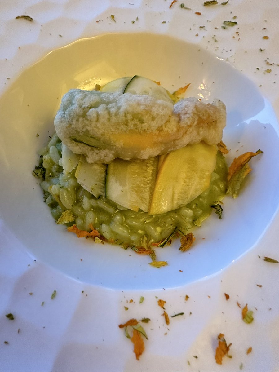 shoko55mmts's tweet photo. 椿山荘ホテルのイタリアン
前菜から芸術のように美しくて美味しい！素晴らしいです
想像を超えたびっくりの美味しさに出会えることが人生の生き甲斐
まさに！な色とりどりのイタリアン最高です。庭園のマジックタイムを見ながらのディナー　癒されました https://t.co/fPtlgsLcui