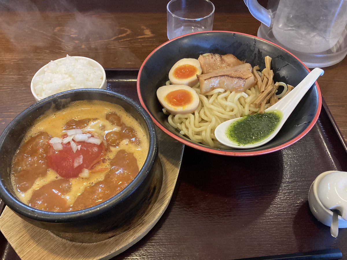 yosicomme's tweet photo. オモトのトマト https://t.co/nhnnGa3bep