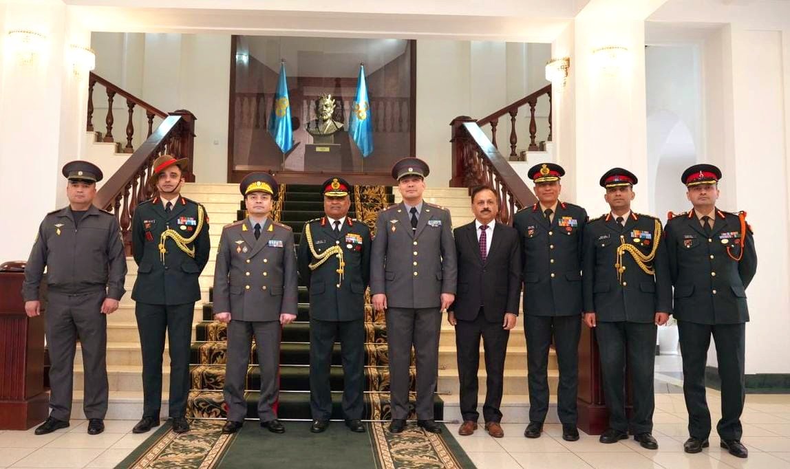 #IndiaUzbekistanFriendship 🇮🇳🇸🇱

During his ongoing visit to #Uzbekistan, General Manoj Pande #COAS visited Uzbekistan Armed Forces Academy accompanied by #CGS of Uzbekistan🇺🇿 Armed Forces & Charge D'Affaires Mr Arif Saeed and deliberated upon further enhancing cooperation in the…