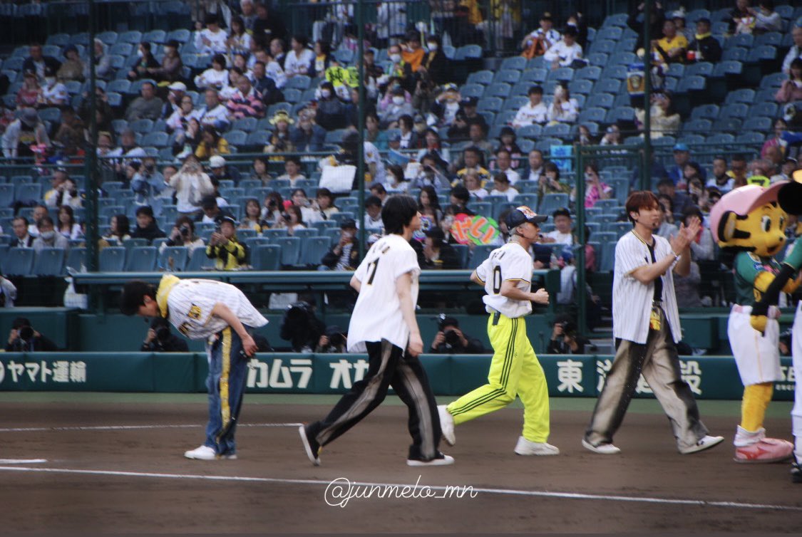 junmelo__mn's tweet photo. 240416　阪神甲子園球場 
ファーストピッチセレモニー⚾️👏🏻✨️

退場時深く一礼する純喜⸝⸝o̴̶̷᷄ ·̭ o̴̶̷̥᷅⸝⸝🩵

#JO1 @official_jo1 
#Test_Drive #河野純喜 #JO1甲子園 https://t.co/9LUTnrvDHR