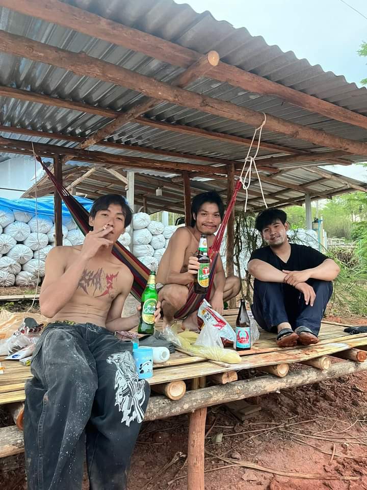 S6arm's tweet photo. ซุมขี้เหล้า https://t.co/S11S30siOD