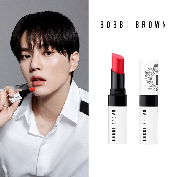 Bobbi Brown สี Bare Raspberry 💄💋 เป็นสีขายดีของลิปเลยจ้า สีชมพูอมแดง ทาแล้วปากดูสุขภาพดี เหมือนคนดื่มน้ำเยอะ ปากฉ่ำสุบๆ ของมันต้องมีจริงๆสีนี้ พิกัด📌 shope.ee/4fZZ0Ct4Vg