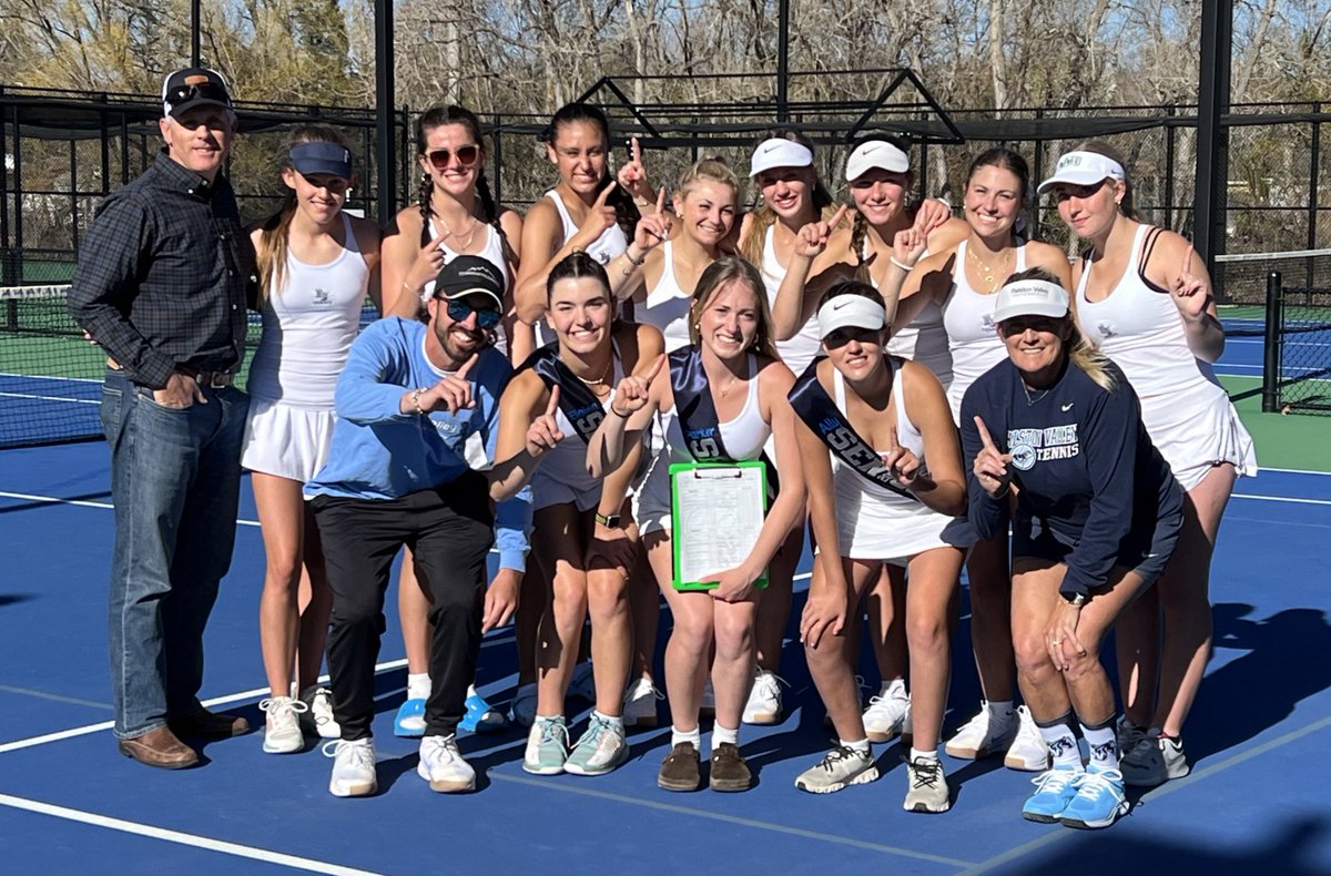 Ralston Valley claims the Jeffco 5A league title today with a final 7-0 sweep of Columbine. The Mustangs won 34 of 35 matches in league play. 🔥🎾 @RValleyMustangs @JeffcoAthletics @Dennis_Pleuss @CoPreps @CHSAA @9Preps @HS_MUSTANGS