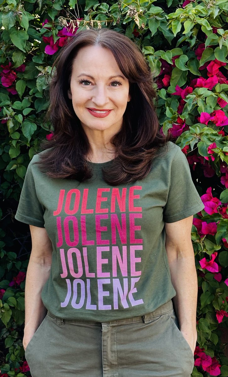 reporterestes's tweet photo. Jolene, Jolene, Jolene, Jolene.
Yes, my main character in #OffTheAirBook is named after @DollyParton's song. @MinotaurBooks #localnews
#reporterlife #phoenix #debutauthor https://t.co/vNQuQXLPx4