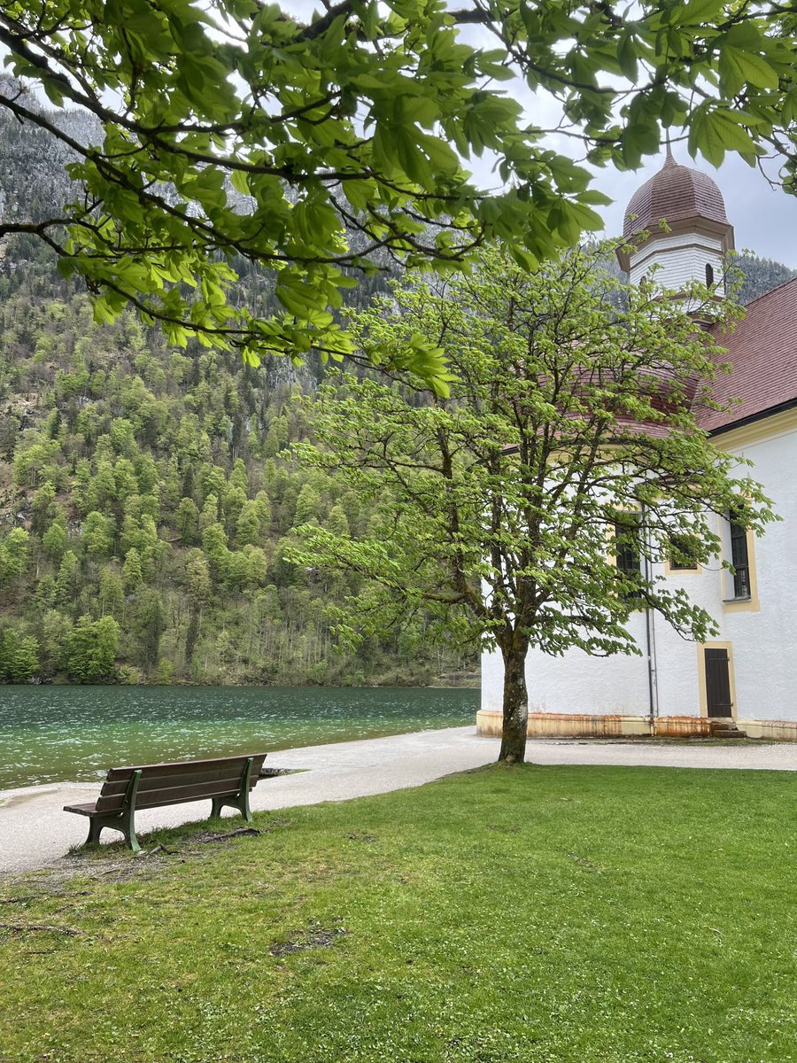 Fall in love with this Königssee lake and St.Bartholomä church.

@BOGUMMY here is such a good place for chillaxing. Highly recommended 🤩