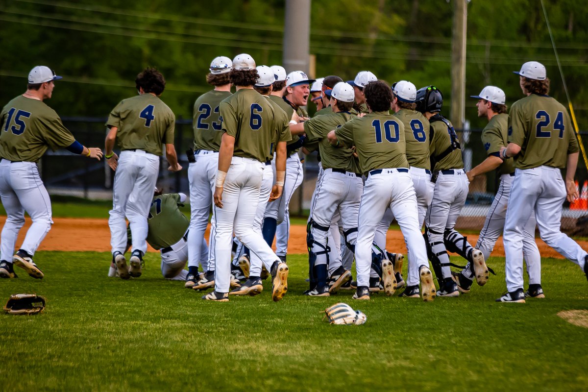 CowetaScore's tweet photo. The thrill of a region championship!
DTH Expeditors CowetaScoreBoard 
Region 5-6A Baseball
FINAL
Newnan 7, Alexander 0
Newnan (25-3, 13-0) scores 6 in 3rd
WP - @CarsonDaniel_52 (CG - 2H, 9K)
@cambarnes21 1-3, HR, 2RBIs
@Wmaginn08 3-3, 3B, 3RBIs
@BenEdge20 1-3, 3B
@Cgilmore_17 2-3 https://t.co/Xyid5JRWYC