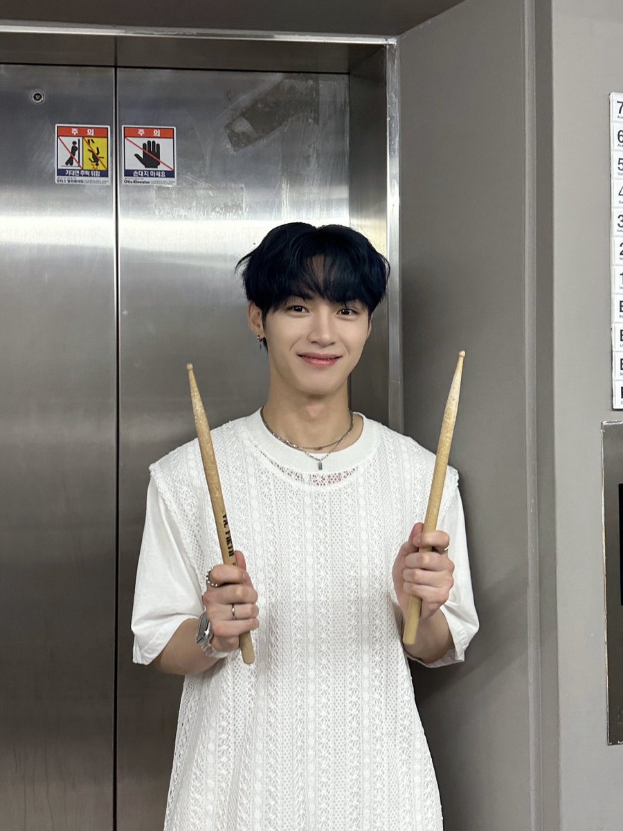 OmegaX_official's tweet photo. [📢]

서도윤 안 좋아하는 법 그게 뭔데..
그거 어떻게 하는 건데..

마침내 재즈처럼 마지막 화 🎼🥁

📍웹드라마 <재즈처럼>
웨이브, 왓챠, 티빙, 엔스토어, 지니TV, BTV, U+TV, GagaOOLala, iQIYI에서 만나보세요 ☺️

#OMEGA_X #오메가엑스
#HANGYEOM #한겸
#Jazzfortwo #재즈처럼 #도윤 https://t.co/6LKbWydR8A