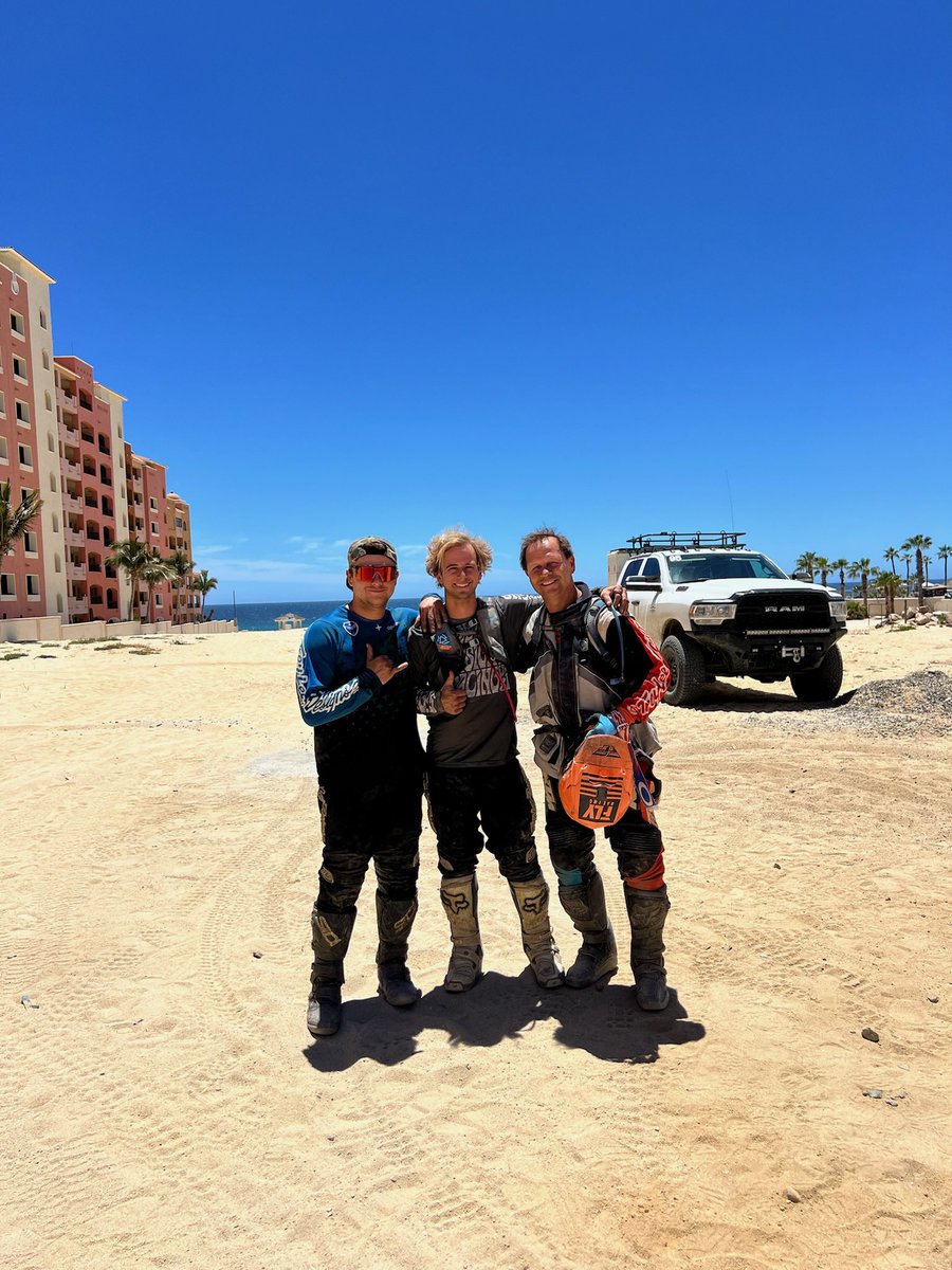 BrianBegin222's tweet photo. Ensenada - Cabo, 7 days, over 1500 miles, &amp; some good times with great people 🙌🏻🤙🏻🇲🇽 https://t.co/bRNXEb8O1O