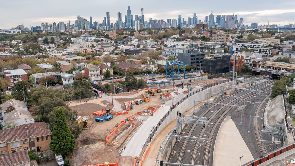 TheB1M's tweet image. Digging down under. Australia is building a $125BN new railway to better connect Melbourne - bit.ly/3RPtEbo #construction #engineering #rail