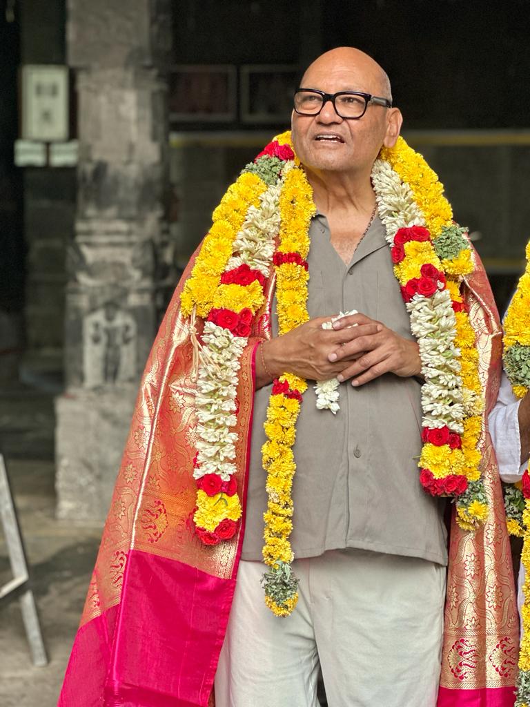 AnilAgarwal_Ved's tweet photo. "हानि-लाभ, जीवन-मरन, जस -अपजस विधि हाथ”। 

Tulsidas ji so beautifully explains to us Ram ji’s life lessons. 

On this auspicious day of Ram Navami, I thought of sharing this message with all of you. 

In life, always do your best. What will finally happen is in the hands of a higher power. 

Just keep working hard. Seize every moment. This is your time. 

Best wishes to all of you on Ram Navami 🙏

#RamNavami
