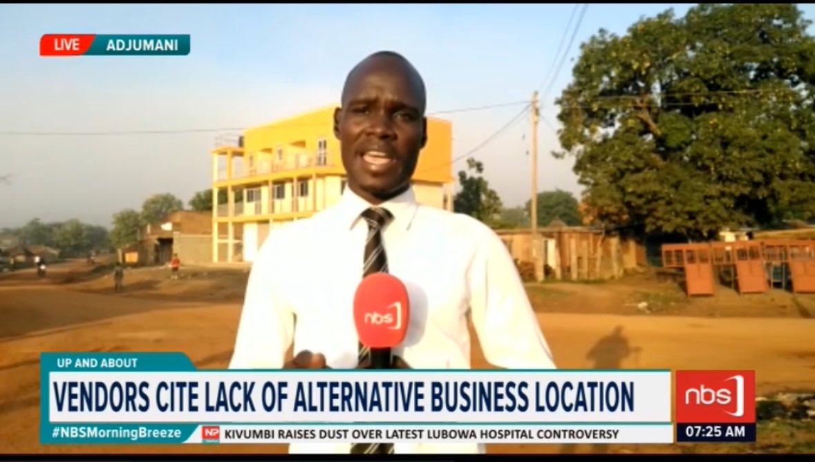 A section of vendors operating at Laropi landing site in Moyo district has started to re-occupy the flooded banks of the river Nile despite warnings from environmentalists. @OkudiMartin #NBSMorningBreeze #NBSUpdates