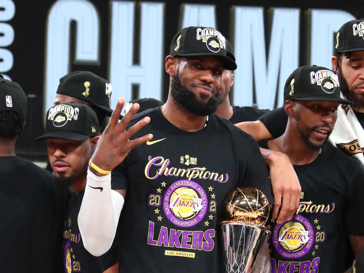 Lukastepbacc's tweet photo. Lebron James age 35:      Steph age 35:

NBA Champ.                   Missed playoffs 
Finals MVP.              Eliminated by “Keon Ellis”
1st Team All-NBA
2nd in MVP
Assists Leader
25/10/8 in the regular season
28/11/9 in the playoffs
30/12/8 in the finals
52-19 season record https://t.co/PIpXwz6SPH