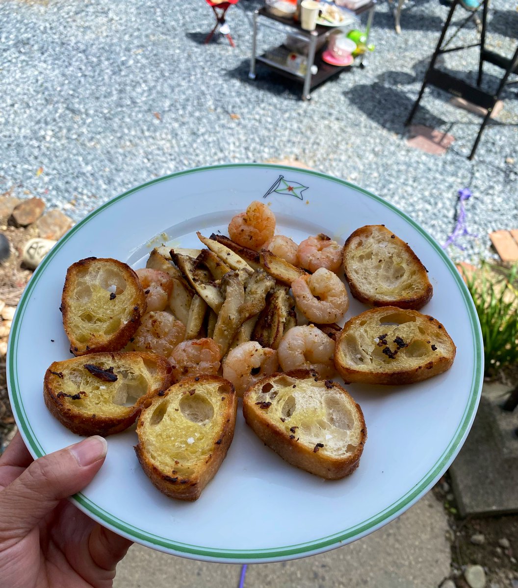 お昼にアヒージョ✨🍤🥖✨