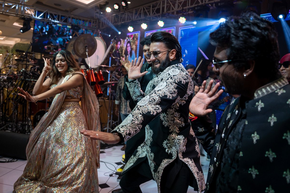 #RanveerSingh danced and cheered at the wedding reception of Aishwarya Shankar - Tarun Karthikeyan which was attended by many prominent celebrities.