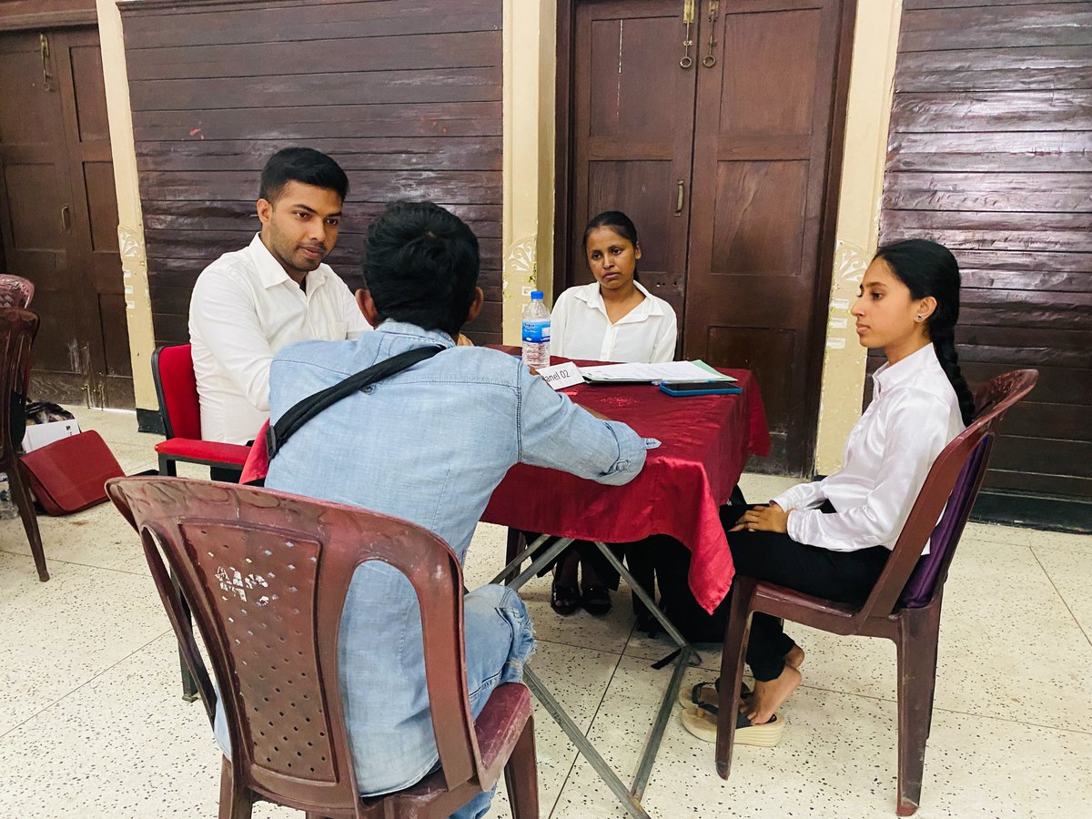 CSHRUOC's tweet photo. Centre for the Study of Human Rights and @Legal aid unit of the Faculty of Law - University of Colombo, delivered free legal aid and awareness initiatives in #Kurunegala on 22 March 2024. 
#AccessToJusticeForAll #LegalAid #CommunityLegalEducation #ClinicalLegalEducation #SriLanka https://t.co/GnkT5eudlN