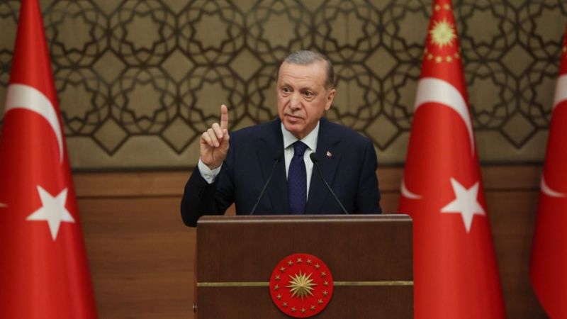 Cumhurbaşkanı Erdoğan: ▪️Biz, kimse cesaret edemezken Davos'ta katillerin yüzüne açıkta 'One minute' dedik. ▪️Dünyada kimse konuşamazken biz çıktık ve 'Hamas terör örgütü değil, direniş örgütüdür' dedik. ▪️Kuvayi milliye neyse Hamas odur. Bunu söylemenin bir bedeli olduğunun