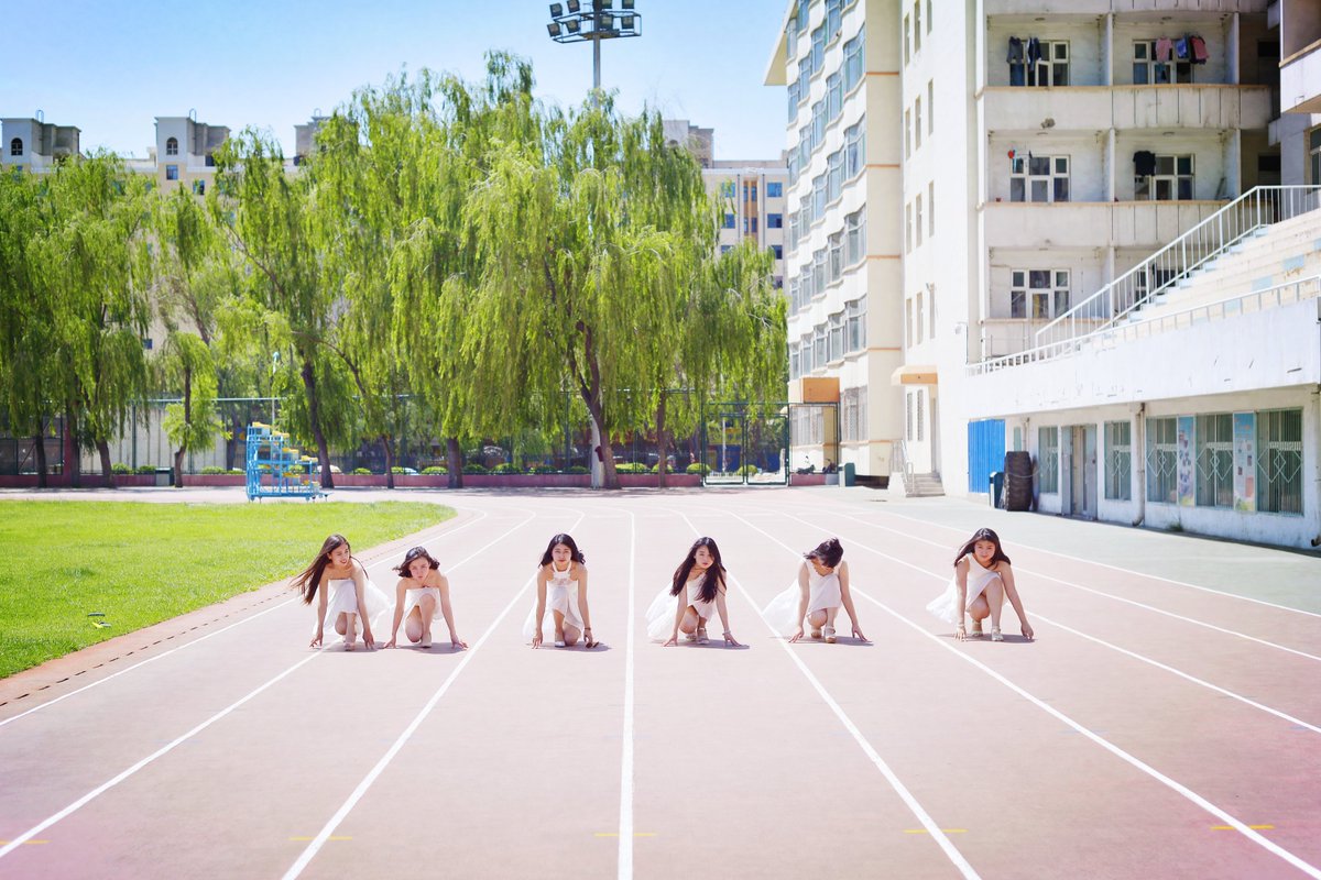 大学毕业小姐姐写真 [126P+557M] #眼镜娘 #眼镜妹 #闺蜜 #毕业照 #女大学生 
No.041723 预览全套尺度看置顶或私信 
投稿：@wqganenshi_   @MuyishiD @007share https://t.co/r7Lg1YcDrT