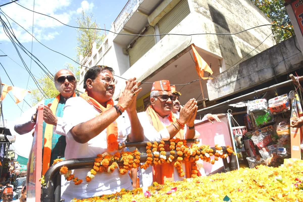 byadavbjp's tweet photo. किशनगढ़बास में भी उमड़ा जनसैलाब। 

उत्तर प्रदेश के पूर्व मुख्यमंत्री श्री @jagdambikapalmp जी का मेरे समर्थन में साथ आने के लिए सहृदय आभार। https://t.co/4G274fPbQ5