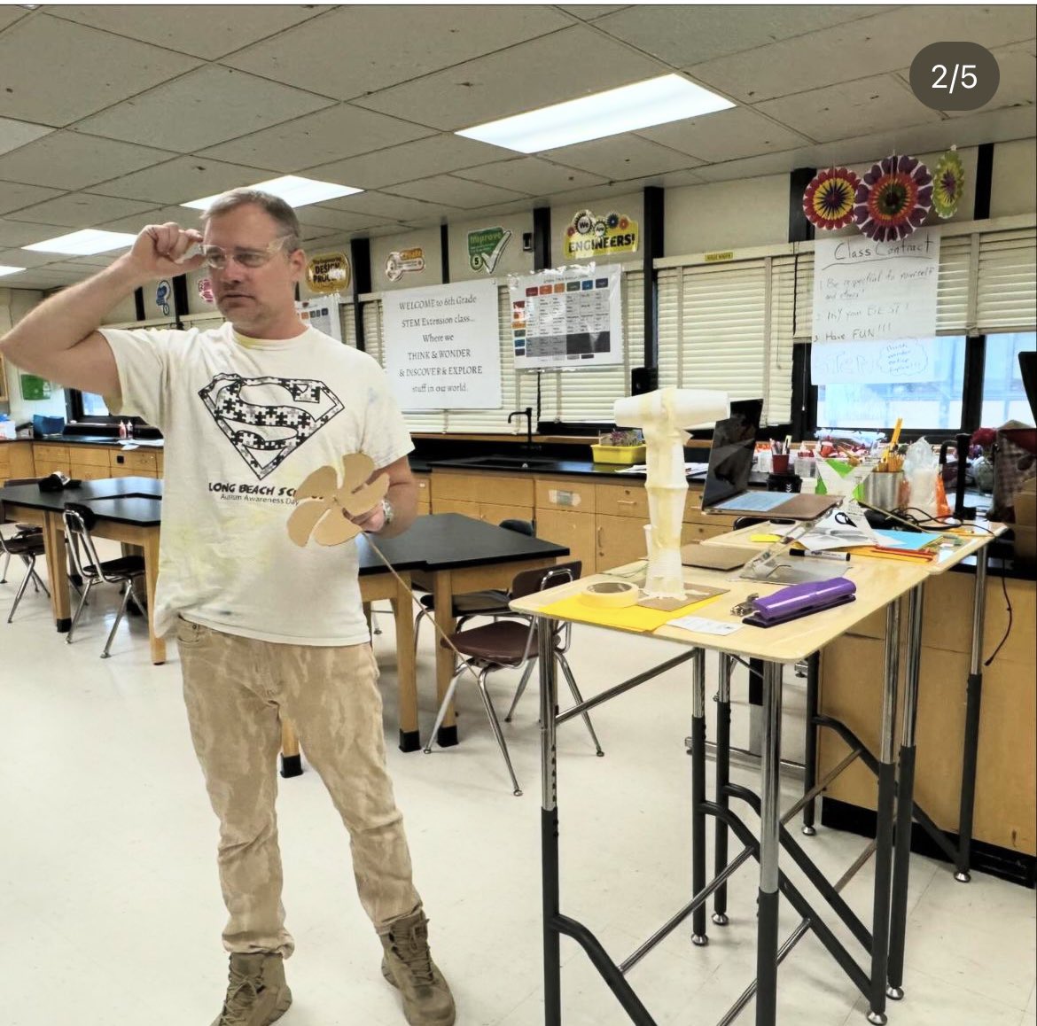 STEM in action w @natasha_nurse and Brian Pross @lbeachms1 🌟6th gr engineering windmills 🙌@Jostroff2 @jengallagherlb @LBSchoolsNY