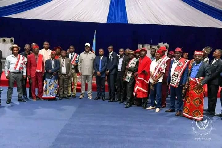 EngoloHerve's tweet photo. Nous avons résolu et rassuré au Chef de l'État, Son Excellence @fatshi13_ que les efforts seront déployés pour la résolution du conflit Teke et Yaka.

#photo de #famille avec le Président de la Rép à l'occasion de la signature du protocole d'accord inclusif...
@AugustinKabuyaT https://t.co/INsS4Znj7q