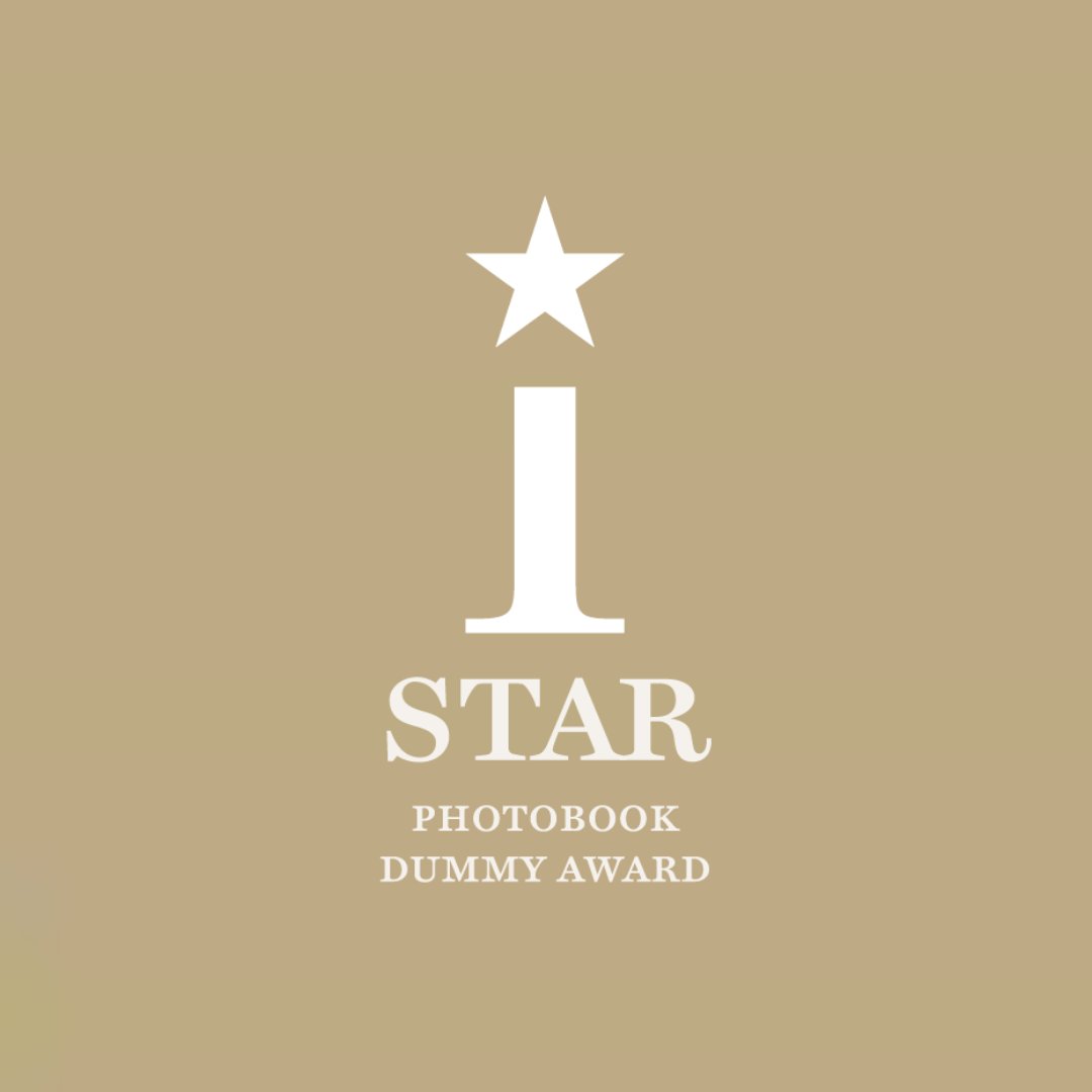 PhotographicSV's tweet photo. ⭐️ The #StarAward starts its 4th edition, a unique #photobook award in the sector which is the publication of a dummy.
🤝 It is organized by @PhotographicSV in collaboration with @Editorial_rm, #Phree and Ediciones Posibles.
🔗 More information: https://t.co/WPkLJRYzkb https://t.co/BVsEUwanuJ
