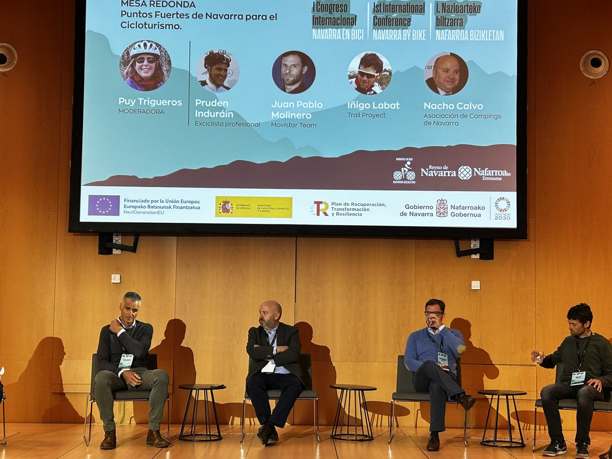 I congreso #internacional de #navarraenbici @baluarte Nacho Calvo de @campingsnavarra participa en mesa redonda sobre el cicloturismo en #navarra dinamizando el turismo de nuestra tierra en #bici #navarra ha sido calificada como uno de los mejores destinos de turismo en bici