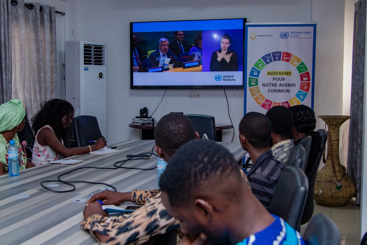 OnuGuinee's tweet photo. En #Guinée la jeunesse #CNJ participe au #ECOSOCYouthForum grâce à la création d'une zone de retransmission en ligne par @OnuGuinee.
Les participants saluent la forte déclaration de @antonioguterres & réaffirme leur engagement pr sauver les #0DD avec les jeunes leaders du monde. https://t.co/Nr3yGmShfM