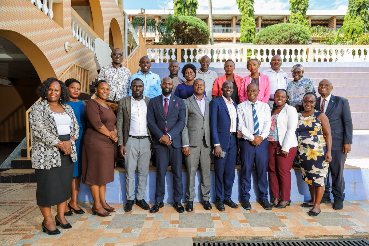 🇦🇺 and 🇺🇬 are united in their commitment to climate change solutions 🌍🌱 🇺🇬🇦🇺 Alumni recently collaborated to explore strategies for a sustainable future, incl. initiatives like promoting renewable energy and conservation efforts. With 🇦🇺 support in partnership with @StrathU.