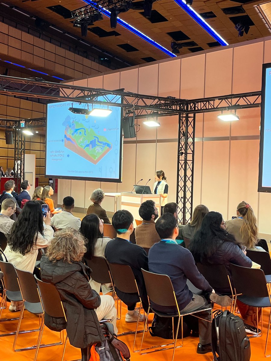 Wenjin Hao PICO talk on developing a water demand forecast-informed framework for optimal control of Urban Water Distribution systems 👏 Do you want to know more about it? Just visit PICO A.2! @TiaWenjin @AndreaCominola @hydroaholics #egu24