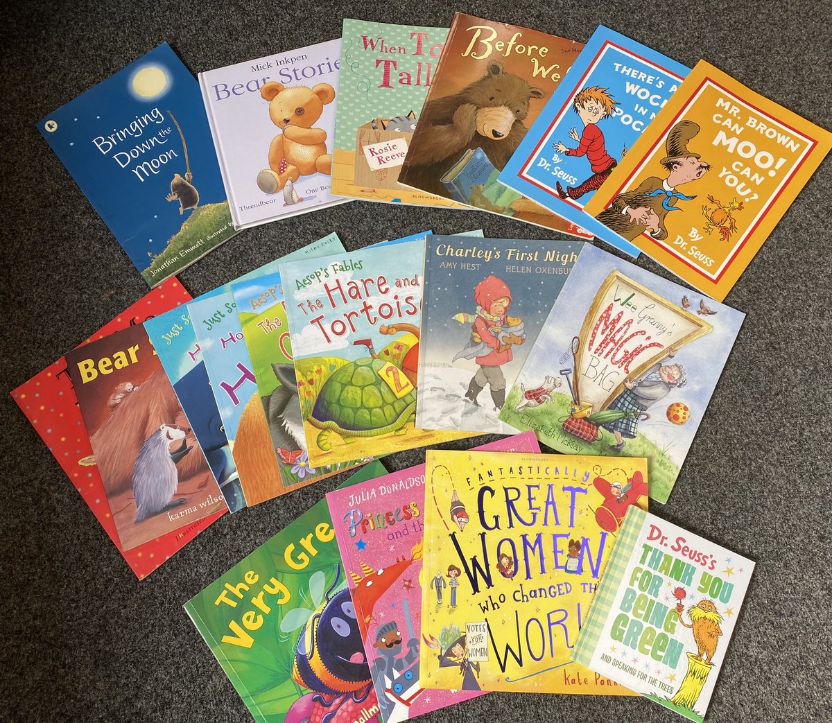 HolmbridgePS's tweet photo. Many thanks to Holmepride - Community in Action for their generous donation…………these will keep our Children happy for many hours! 📚❤️ https://t.co/0FS79sUqVP