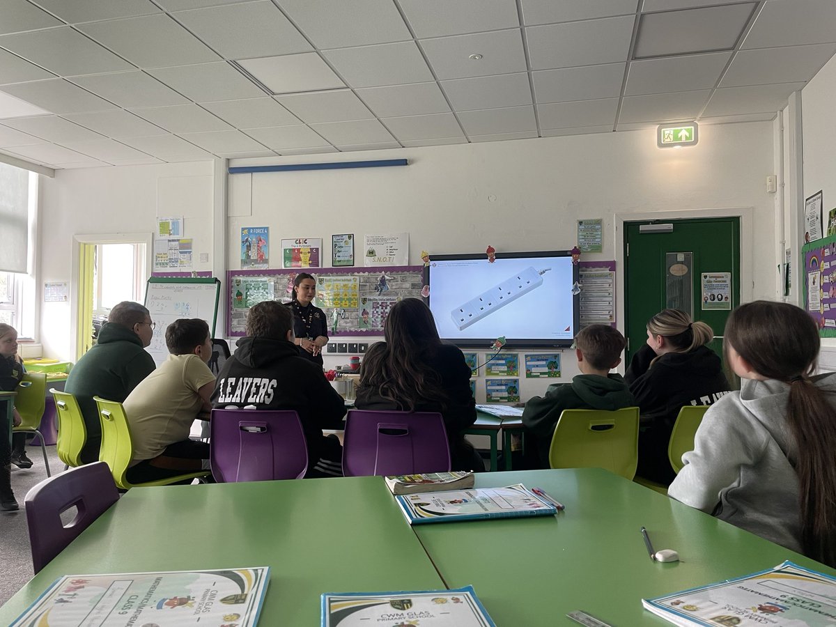 A brilliant morning in Class 9 learning about fire safety with Caitlin from @mawwfire 🧯🚒