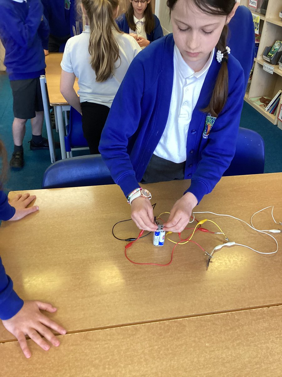 BPSYearFour's tweet image. Year 4 have been exploring electricity today. We then explained to other children what we found out.