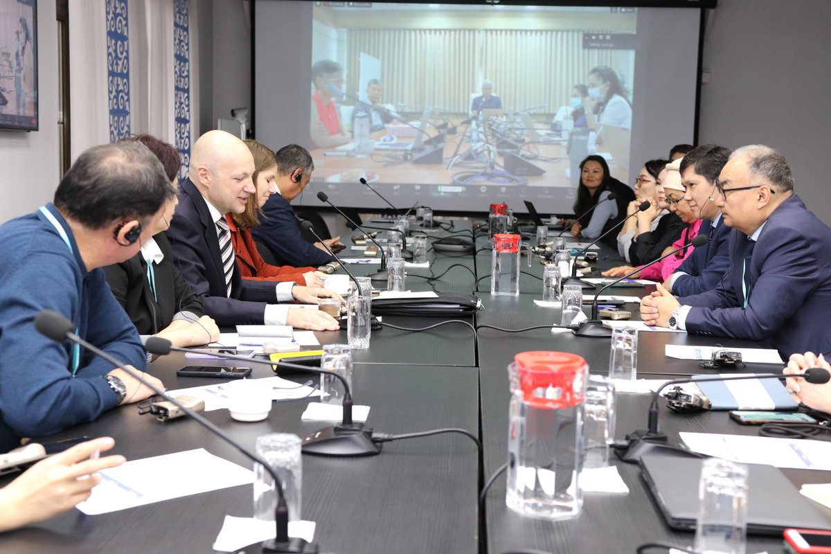 🤝 Telebridge session today! 🔗 @WHOKyrgyzstan & #Thailand's National Health Commission introduced the National Health Assembly #concept to Kyrgyz partners. Sharing #best practices & fostering #knowledge exchange to enhance healthcare governance & citizen participation.