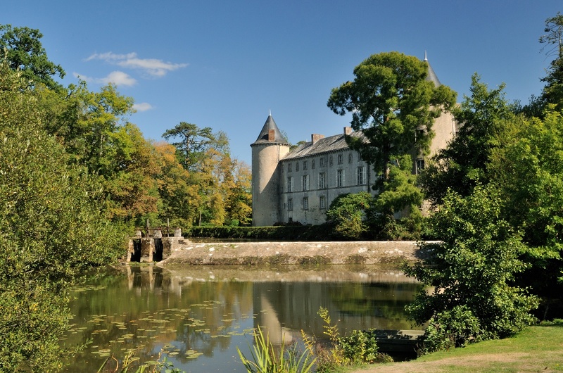 gites79's tweet photo. A month today and we have our first wedding party staying at #GitedesRoses #gites79 👍💒💗
The groom &amp; his family will be our guests, while the bride is staying in her family home - the very picturesque local chateau. 
#gites #france #frenchgites #marriage #wedding #deuxsevres https://t.co/tIshKu4RDg