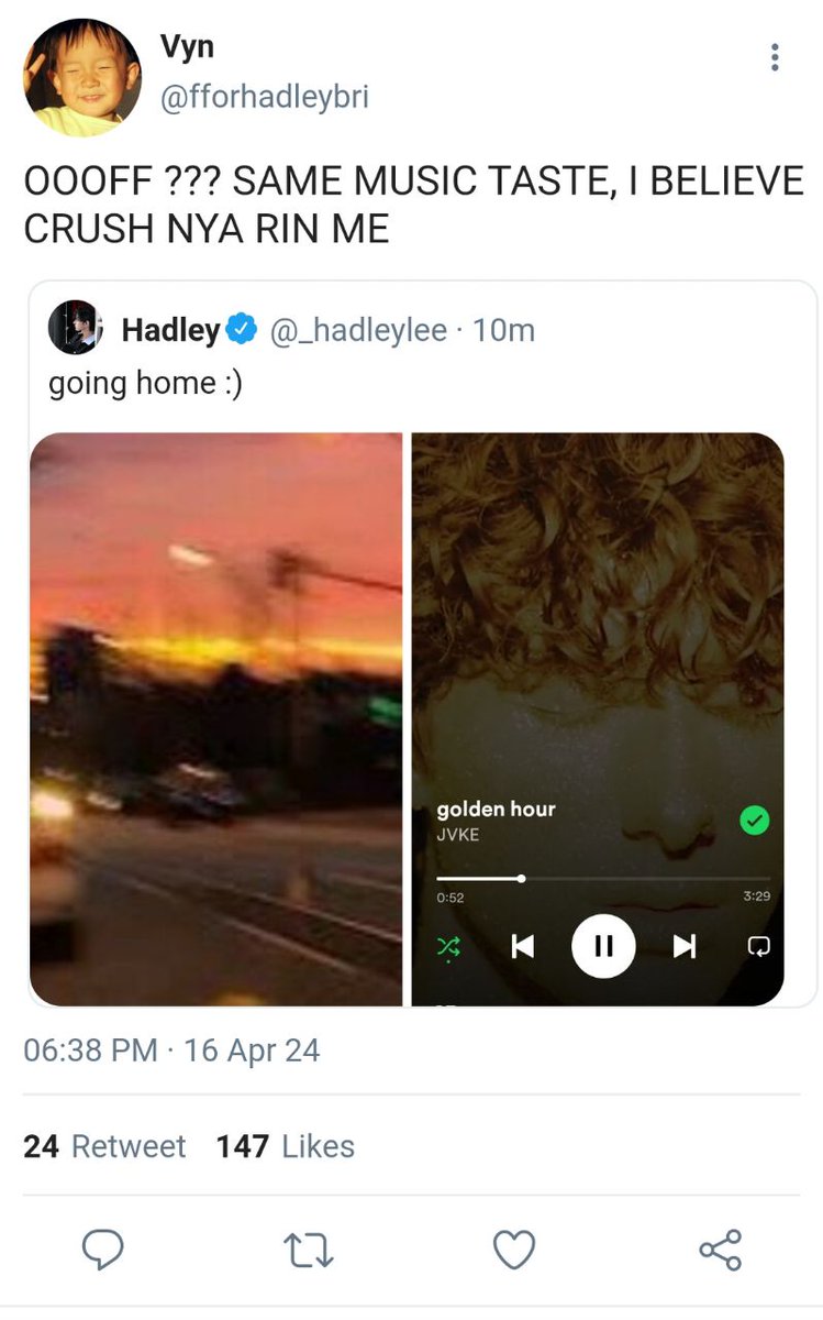 _sunshinekim's tweet photo. a #heesun au 

          wherein music enthusiast Sevyn (sn) likes to post a song recommendation and his idol Hadley (hs) happens to cover it, accidentally (?)
 
1/5 https://t.co/rBPH94pk7y