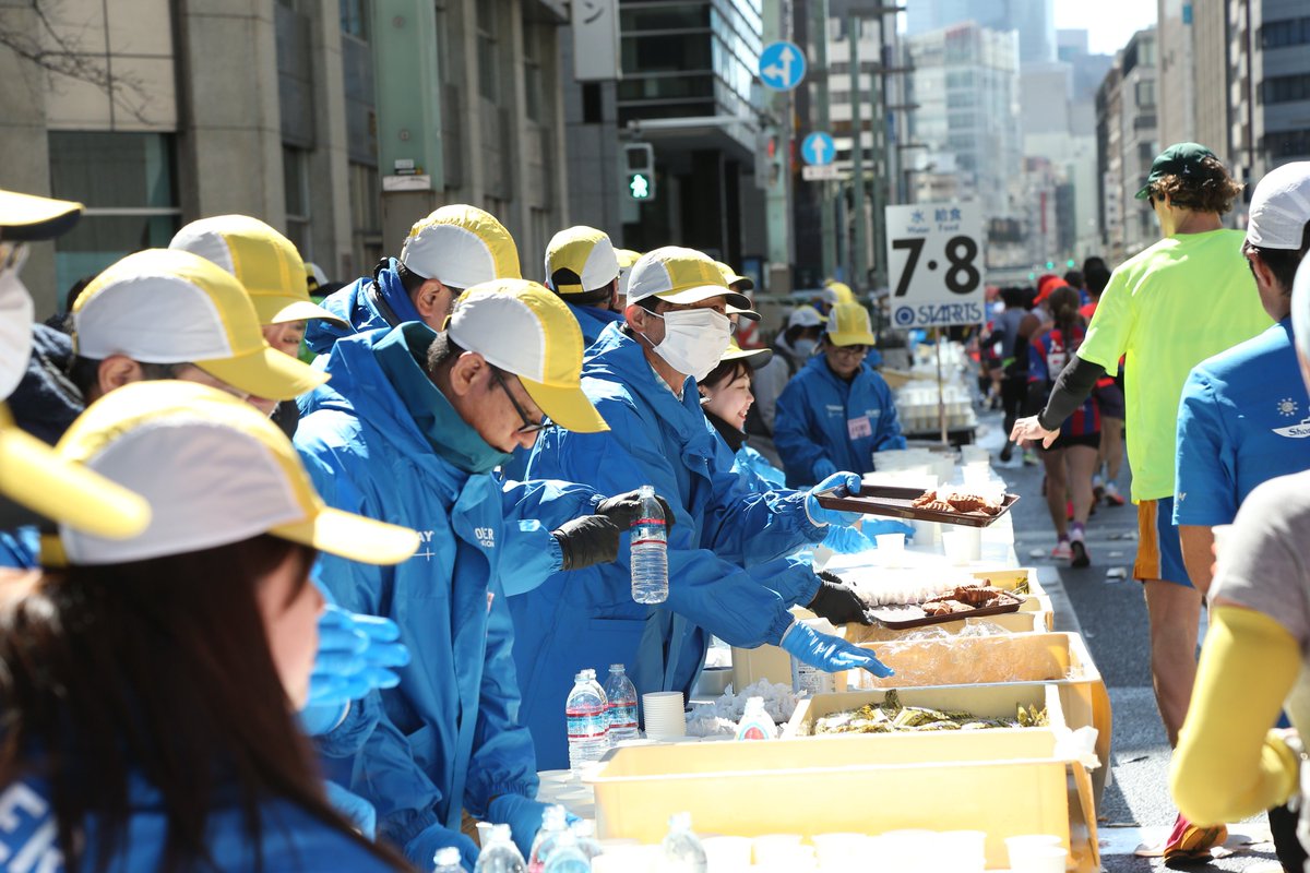 April 17th is #NationalBananaDay in the 🇺🇸 Bananas are extremely popular among marathon runners! On the #TokyoMarathon 2024, in addition to 🍌 and traditional sweets from Ishikawa Prefecture were distributed as support for the Noto Peninsula Earthquake relief efforts.