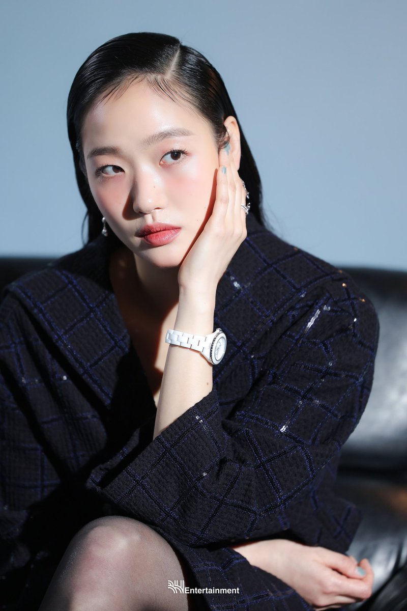 [HD] BH Entertainment NAVER post

“Trend for me: Kim Goeun, Pamyo, Hwarim, ChanelGon”

Behind the scenes photos of Kim Go Eun for Marie Claire Korea April issue and Chanel

🔗 m.post.naver.com/viewer/postVie…

#김고은 #KimGoeun #CHANEL #샤넬