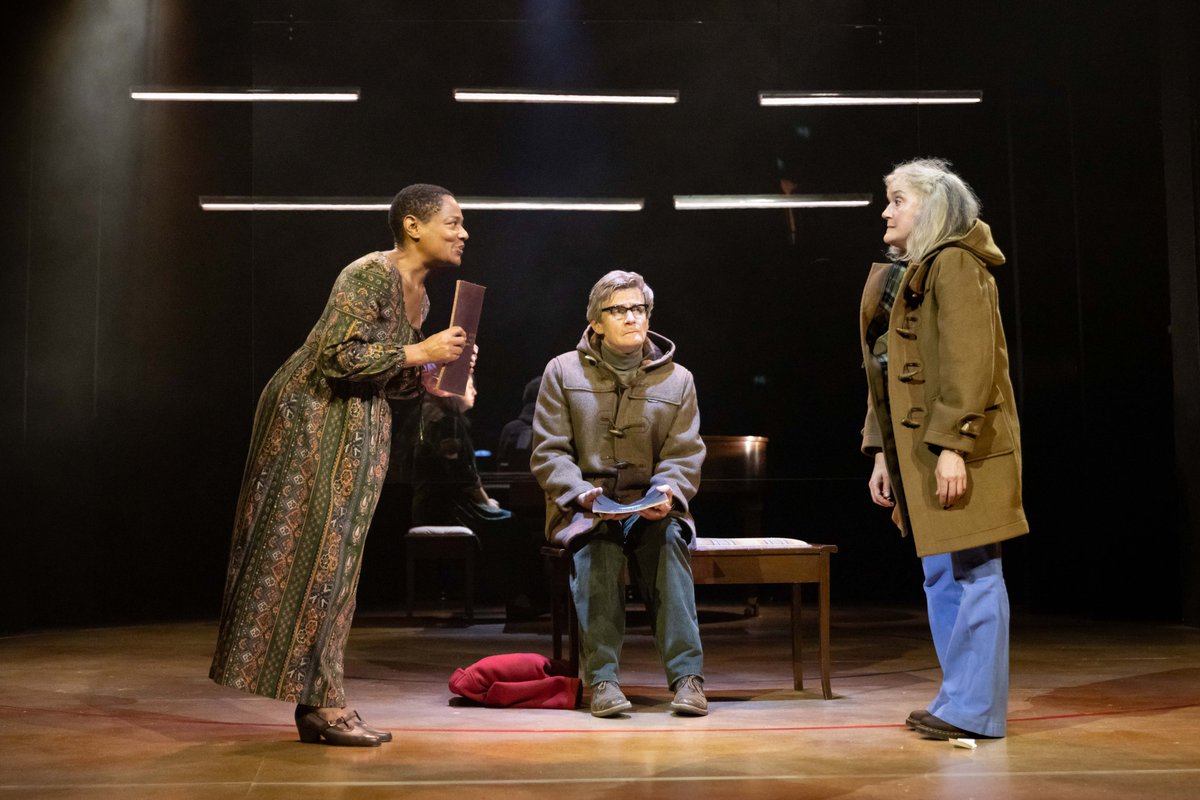 Sophie Thompson, Charles Edwards and Suzette Llewellyn in The Ballad of Hattie and James – first look whatsonstage.com/news/sophie-th…