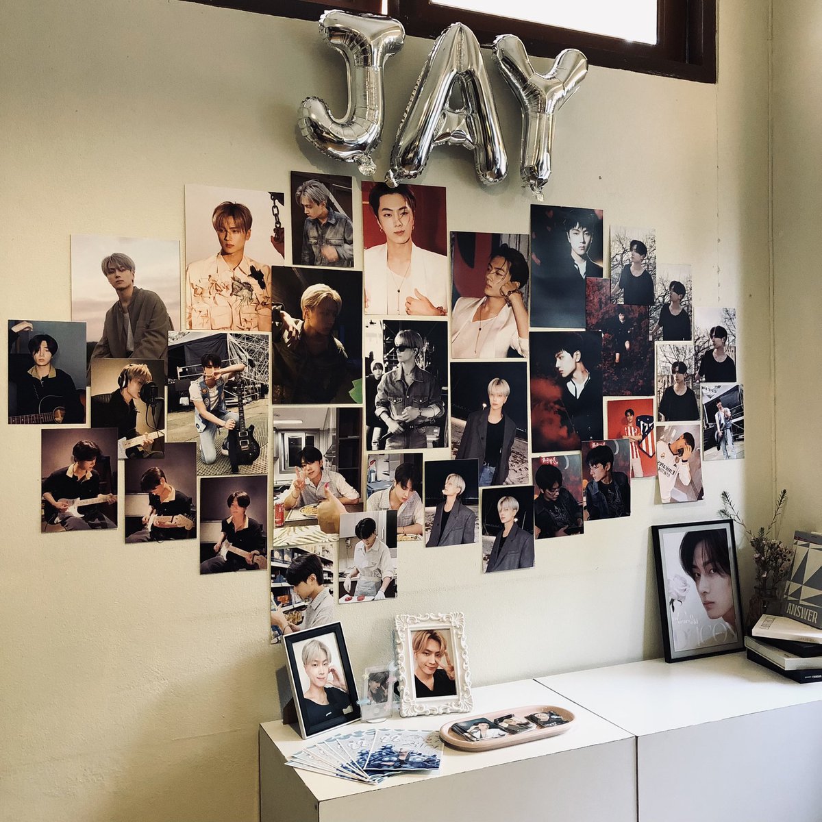 TheYardHouseCnx's tweet photo. Happy Jay Birthday. 🎂🫶🏻🐈⬛
Project by : @nnanxps
17-20 / 04 / 2024
@TheYardHouseCnx
#ENHYPEN_JAY
#JAY #ENHYPEN #제이 https://t.co/Yi8UNWLqib