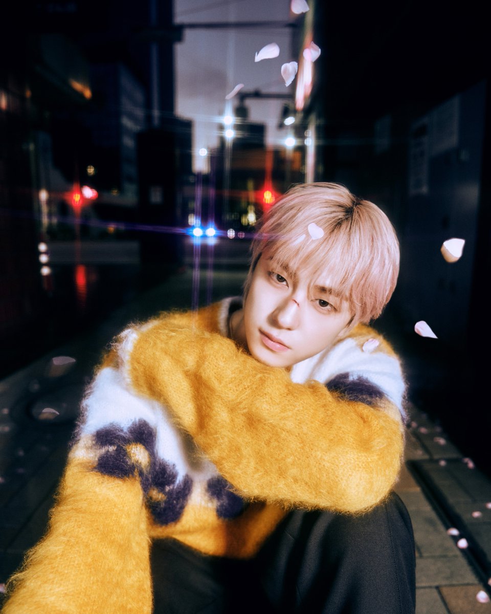 タキくんの五月雨コンセプトフォトが公開されました🌸 桜とタキくん儚